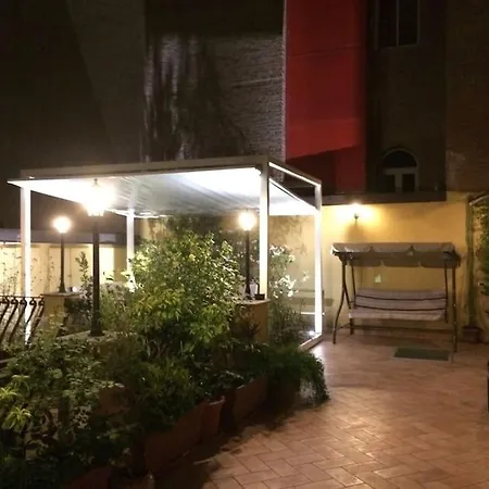 Modigliani לינה וארוחת בוקר 4*